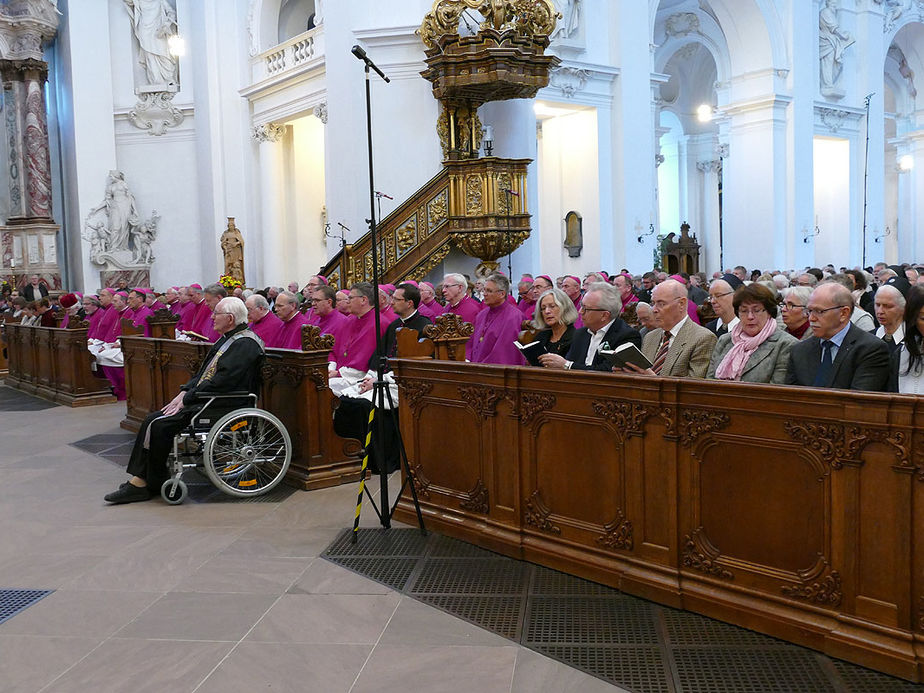 Abschlussvesper der Bischofskonferenz mit Austeilung des Bonifatiussegens (Foto: Karl-Franz Thiede)